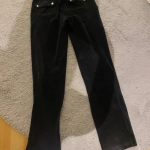 Juicy couture - Knappt använda lite noppriga vid lappen dock 💕