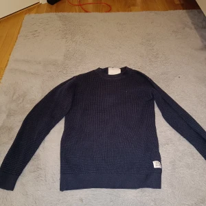 Tröja  - Snygg tröja, använder inte längre🤗 inga defekter👍 