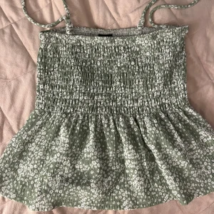Grön topp - Jätte gullig grön topp, perfekt till sommaren.