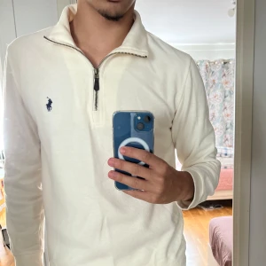 Ralph lauren halv zip  - Säljer den här fina halv zipen eftersom den inte kommer till användning , är som helt ny