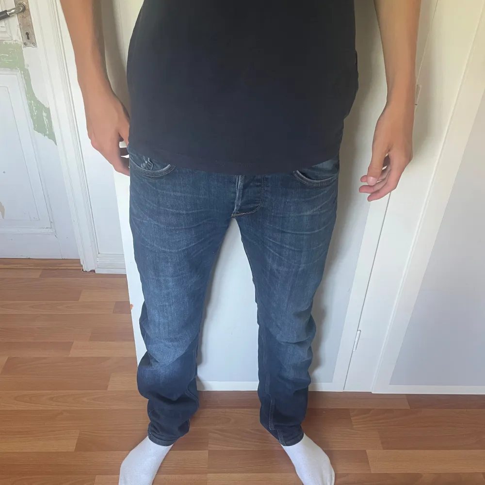 Jeans från Lee  Storlek W29/L32 Nypris 1100kr Mitt pris 349kr  Skick 9/10 använd sparsamt. Jeans & Byxor.