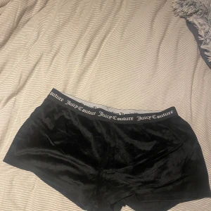 Juicy shorts  - Knappt använda passar även mig som s när de storlek s 