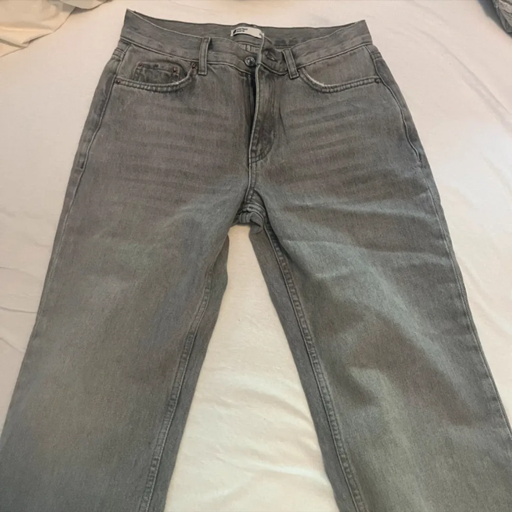 Säljer dessa jeans då de inte kommer till användning.. Jeans & Byxor.