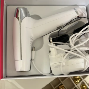 Laser maskin  - Laser maskin som är i nyskick, köpt för 1500 säljer för 400❣️funkar enkelt att lasra hemma, den är ifrån lescolton 