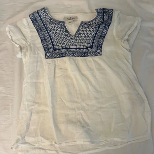 Söt topp  - Söt topp från Massimo Dutti som jag skulle säga passar någon med storlek xs!💕