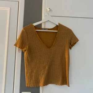 Gullig glittrig zara tröja  - Skit cool  till fest! 