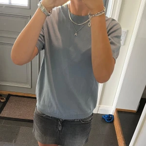 Blå kortärmad stickad tröja  - Blå stickad tröja från Lindex i storlek M. Fint skick. Använd gärna köp nu!