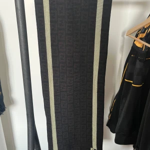 Fendi halsduk - Brunsvart Fendi halsduk