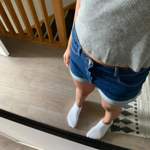 Mid-waisted shorts, mörk blåa😽💙 - 30 cm bredd 