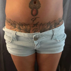 American eagle shorts  - Midjemåt: 44cm 