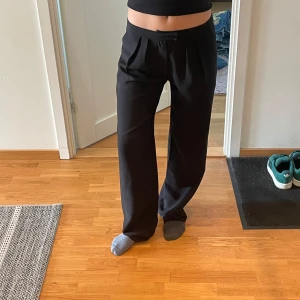 Kostymbyxor  - Kostymbyxor storlek M Jag är 165