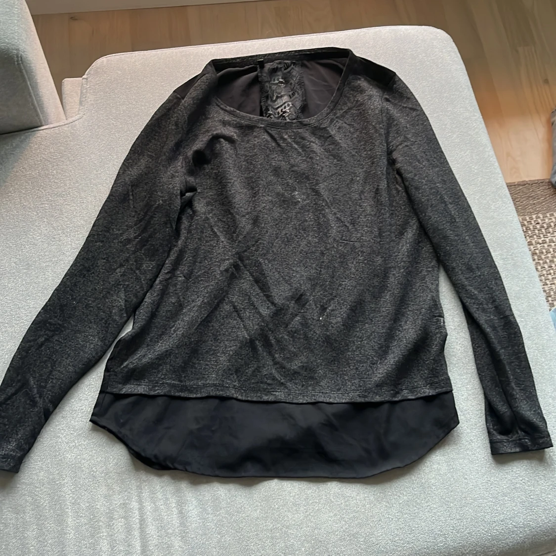  Tunn svart långärmad 