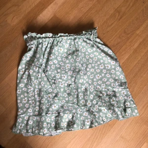 Kjol från SHEIN  - Bra skick, använd endast då jag provade den  Storlek S