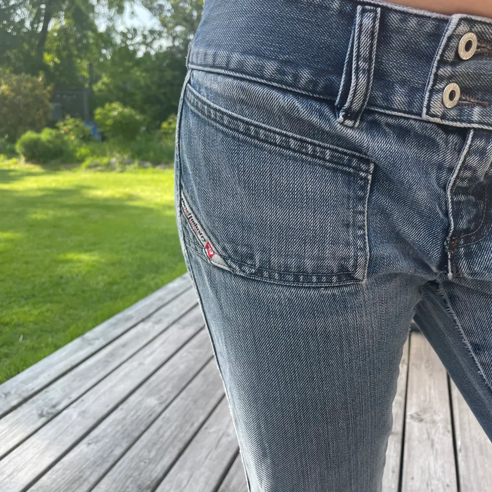 Skitsnygga diesel jeans som inte säljs längre. Har knappt använt dom för dom är lite för små. Ord pris 1800kr . Jeans & Byxor.