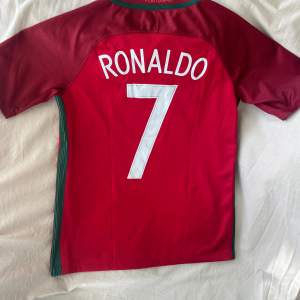 Portugal, Ronaldo tröja i väldigt bra skick. 