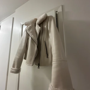 Faux leather double-faced jacka - Använd en gång. 