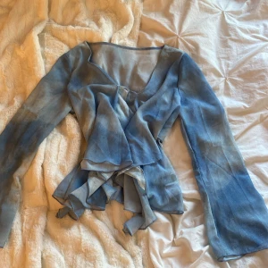 Blå blus med långa armar - Blus med långa armar, bra skick, storlek s, 