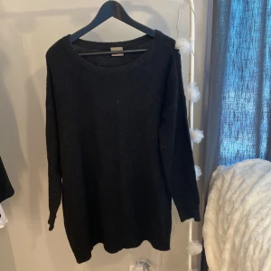 Vero Moda lång tröja  - Lång mysig tröja, svart, storlek s, vintage.