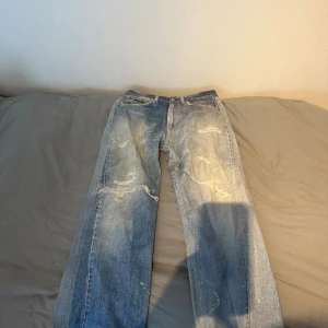 Our Legacy Digital Cut Third Cut Jeans - Dem fettaste Our Legacy jeansen o försök inte säga emot det argumentet, iaf, dessa är Size 32 och köpta på butiken i sthlm så kvitto finns 🤑🤙, sista bilden vissar ända wearen på jeansen men dem är felfria, lätt 9/10 cond, släpper även för bra pris!!