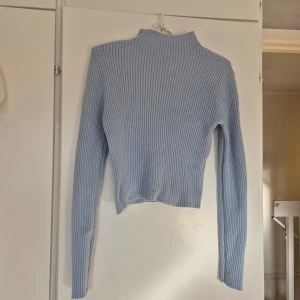 Blå tröja  - Superfin blå tröja som typ aldrig är använd