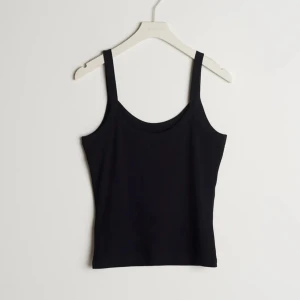 Linne - Snyggt svart linne säljes!😊Ej välanvänt och fint skick. Nypris 129💓