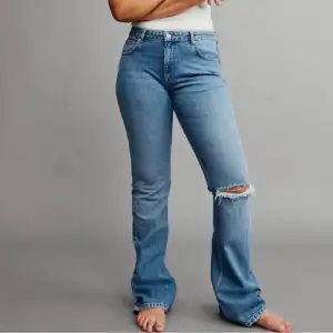 Helt oanvända gina tricot jeans med hål! tyvärr för stora för mig