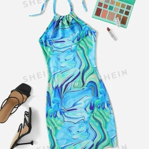 Klänning  - Säljer den här klänningen, har använt den ett par gånger 💞