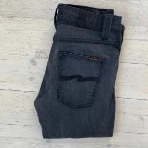Nudie Jeans - Tja! Säljer mina extrema sköna nudie jeans, modellen heter Grim Tim, tveka inte att höra av dig vid frågor!
