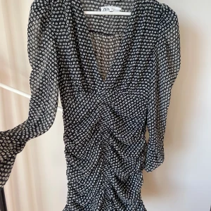 Klänning - Gullig klänning från Zara