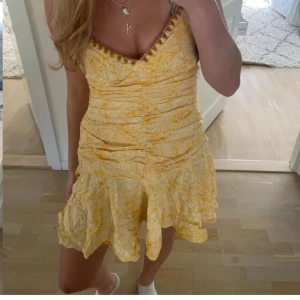 Gul klänning  - Super fin zara klänning! (Lånade bilder) 🌟🌟