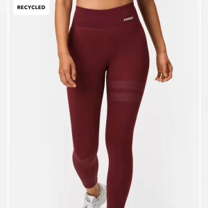 Stronger tights  - Nästintill oanvända stronger träningstights i färgen zinfandel, nypris 800kr