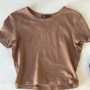 Fin tröja ❣️ - Super gulligt tröja i sjukt b ta material från zara, använd få gånger ! 😜⭐️❤️