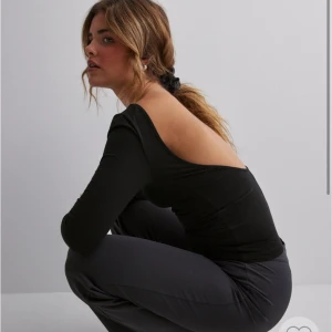 Topp från nelly - Fick hem i förrgår använd en gång, den va för stor för mig som har 70 A i bh storlek, köpt för 250+frakt 49kr 