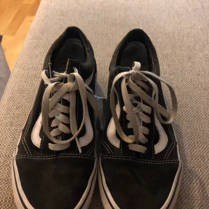 VANS - Säljer vans storlek 39.