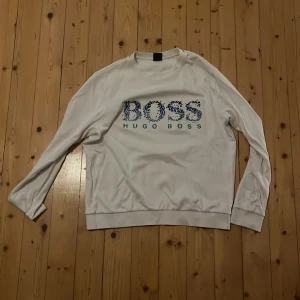 Hugo boss sweatshirt - Storlek M, bra skick 