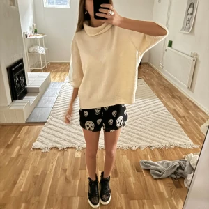 Shorts  - Så coola och unika shorts. Kan kombineras med ALLT!! 🔥🤭✨
