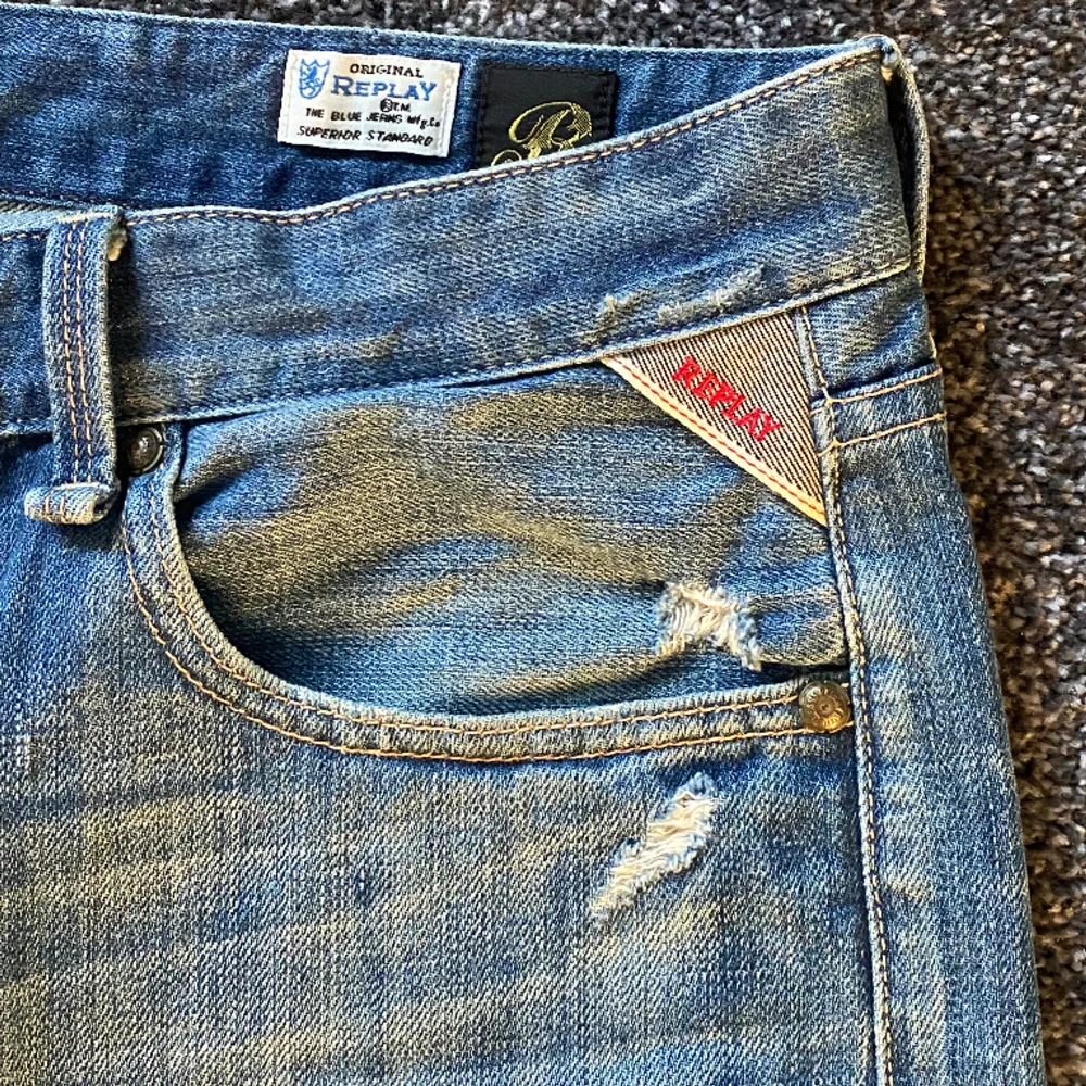 Ett par blåa replay jeans i bra skick. Midja storlek 34, längd storlek 34. . Jeans & Byxor.