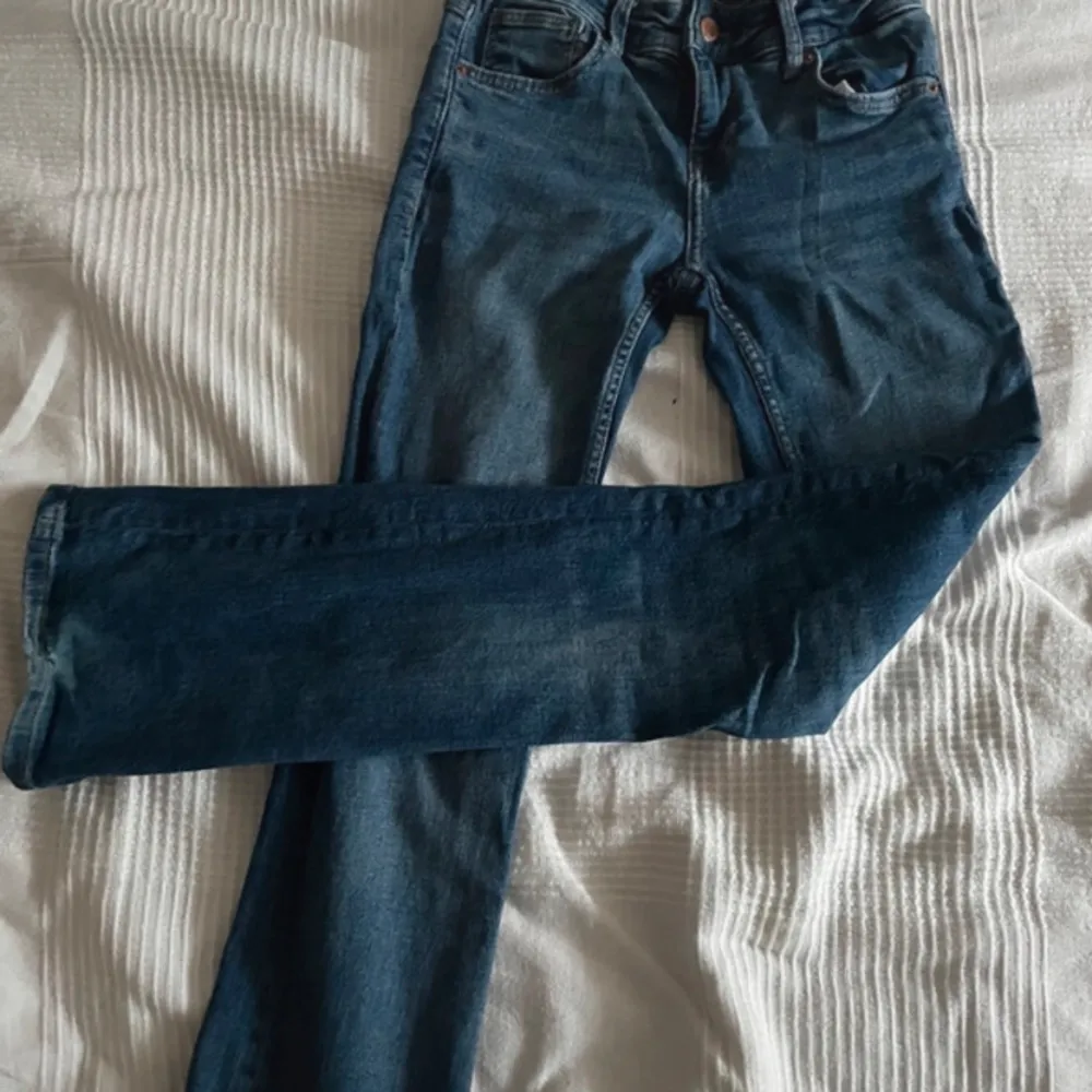 Super snygga och sköna bootcut jeans😍. Jeans & Byxor.