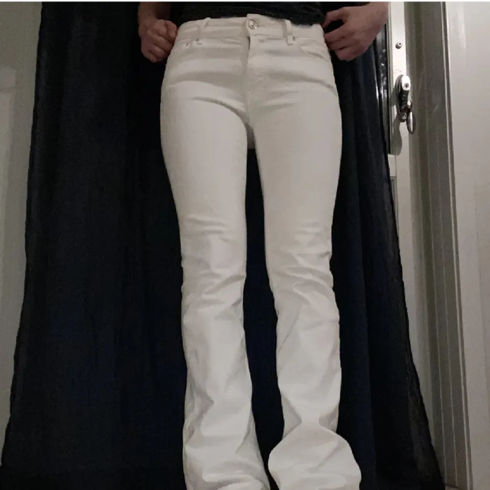 fina vita jeans från zara 🌟. Jeans & Byxor.