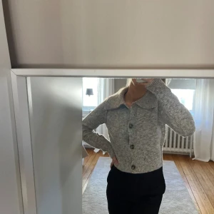 Grå Cardigan - Sällan använd, säljer för den inte används