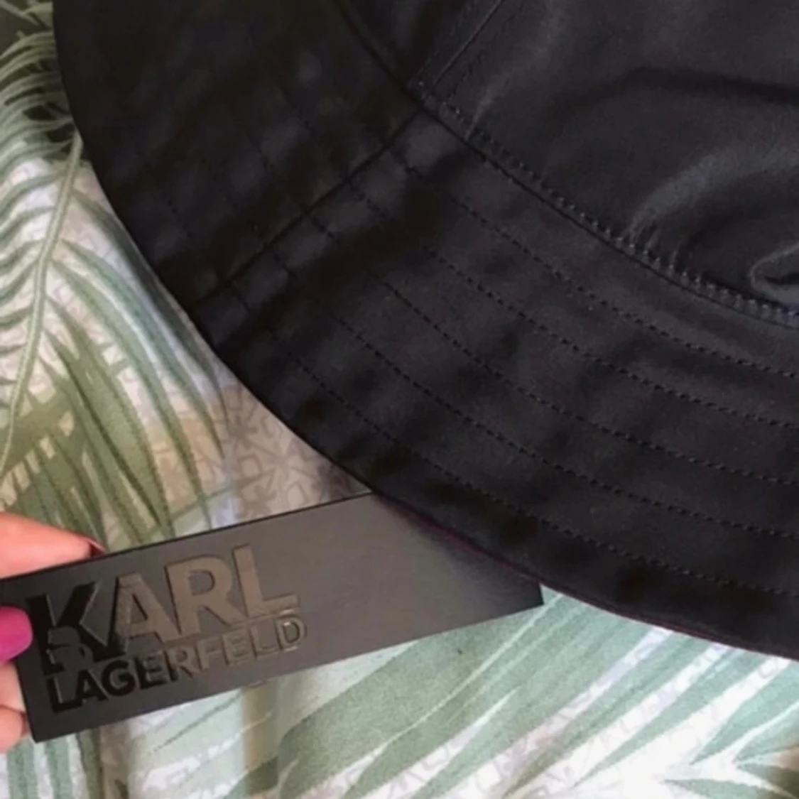 Karl Lagerfeld fiskehatt - 90