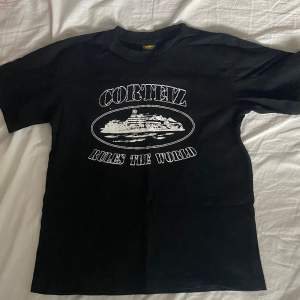  Säljer denna Corteiz t-shirten. Storlek small. Bra skick. Kan sänka priset via snabba affär .Skriv till mig vid eventuella frågor!!