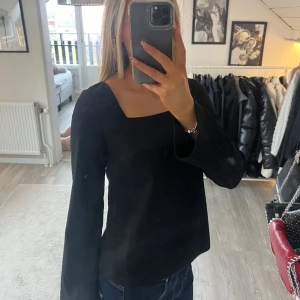 Blus  - Super fin blus i storlek XS men passar S bra också🩷 i nyskick 