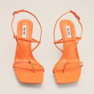 Klackar från NA-KD  - Fina orangea klackar från NA-KD, helt oanvända. Nypris 499kr