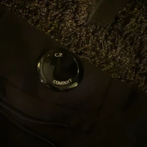 Cp company tröja  - Cp company tröja skick 8/10 Tecken på användning men inget man tänker på.