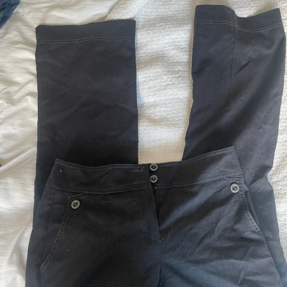 Snygga midwaist gråa kostymbyxor, skriv vid frågor 💘. Jeans & Byxor.