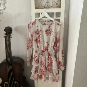 Gina tricot vår sommarklänning klänning oanvänd - Storlek 36