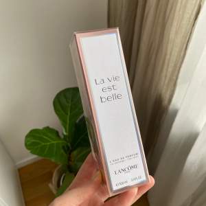 Refill av Lancomes parfym La vie est belle. 100 ml. Oöppnad. Nypris 1200.