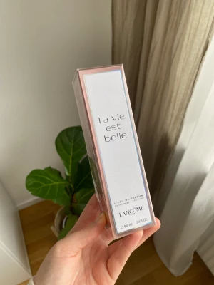 La vie est belle Refill - Refill av Lancomes parfym La vie est belle. 100 ml. Oöppnad. Nypris 1200.
