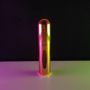 5ml Påfyllbar Travel Sample Guld - 5ml travel sample påfyllbar Färg : guld  Pris 25kr  Kontakta mig om ni har några frågor!😃 